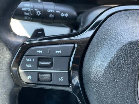 Certified 2025 Honda Pilot Touring image 15