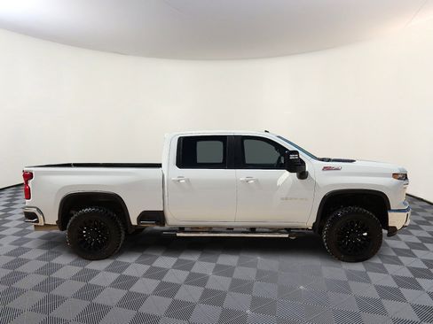 Used 2024 Chevrolet Silverado 2500 LT AWD/4WD image 5