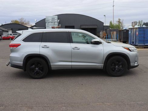 Used 2018 Toyota Highlander Limited Platinum image 4