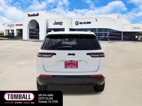 Used 2025 Jeep Grand Cherokee L Altitude RWD image 6