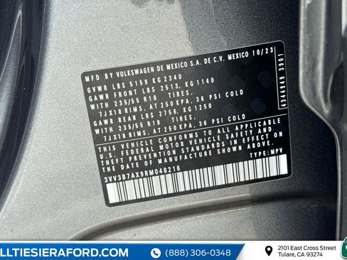 Used 2024 Volkswagen Tiguan SE image 35