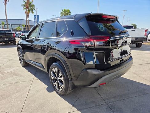 Used 2023 Nissan Rogue SV image 4