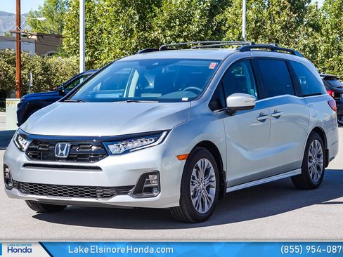 New 2026 Honda Odyssey Touring image 4