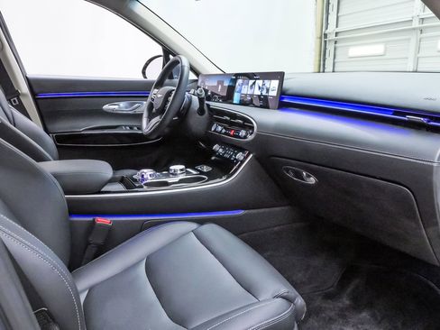 Certified 2026 Genesis GV70 2.5T AWD/4WD image 12