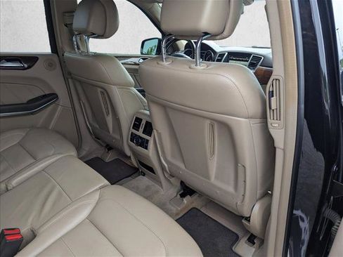 Used 2016 Mercedes-Benz GL 550 4MATIC image 30