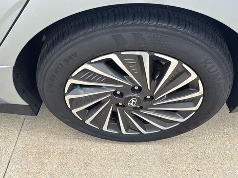 Used 2025 Hyundai Sonata SEL FWD image 12