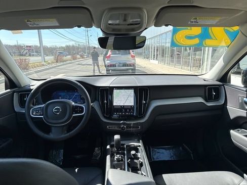 Certified 2025 Volvo XC60 B5 Plus AWD/4WD image 17