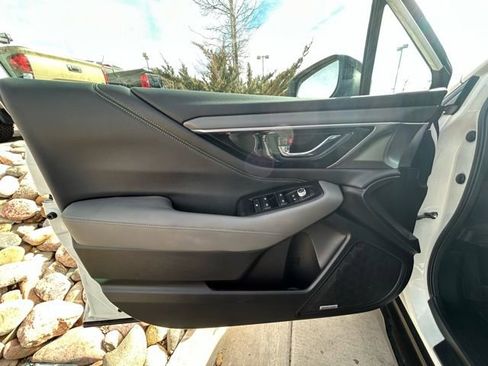 Used 2025 Subaru Outback Onyx Edition image 17