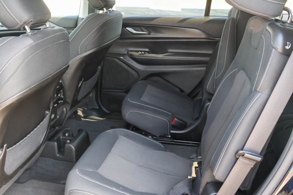 Used 2023 Jeep Grand Cherokee L Laredo AWD/4WD image 12