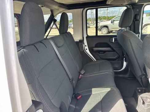 Used 2024 Jeep Wrangler Unlimited Sahara AWD/4WD image 19