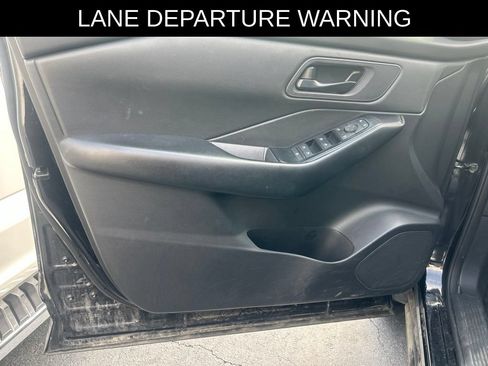 Used 2024 Nissan Rogue S AWD/4WD image 9