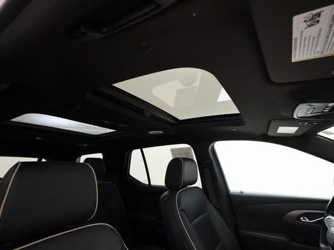 Used 2022 Chevrolet Traverse Premier image 26