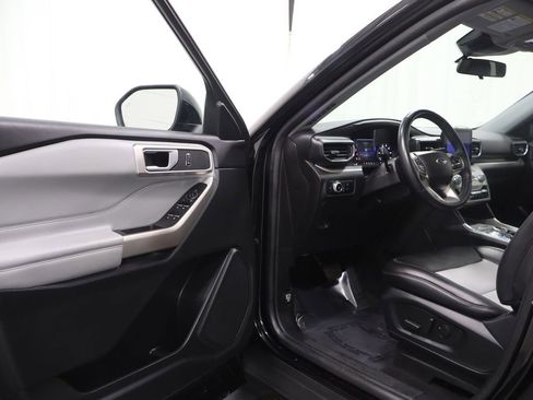 Used 2023 Ford Explorer XLT w/ Equipment Group 202A AWD/4WD image 11