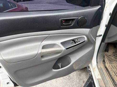 Used 2015 Toyota Tacoma 4x4 Access Cab image 15