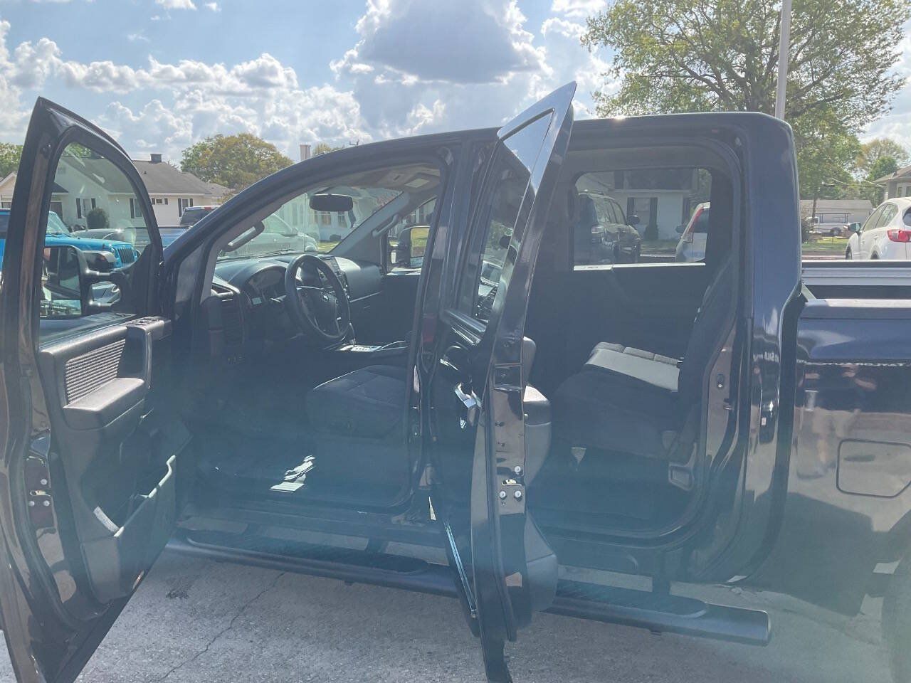Used 2013 Nissan Titan SV w/ SV Premium Utility Pkg RWD image 9