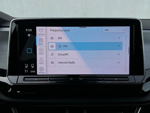 Used 2025 Volkswagen Atlas Cross Sport SE image 31