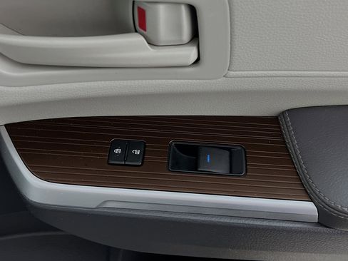 Used 2023 Toyota Sienna LE image 32