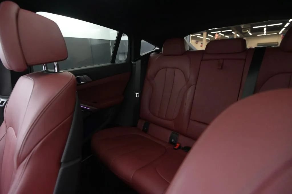 Used 2021 BMW X6 M50i AWD/4WD image 32