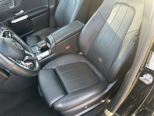 Used 2023 Mercedes-Benz GLB 250 4MATIC w/ Premium Package image 15