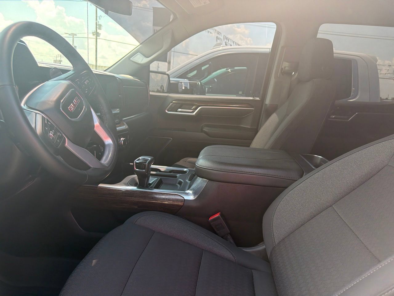 Used 2025 GMC Sierra 1500 Elevation AWD/4WD image 8