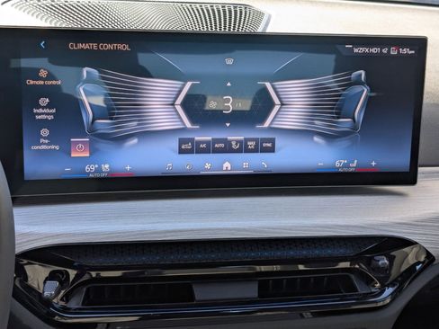 Used 2025 BMW 330i Sedan w/ Premium Package image 25