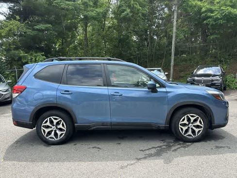 Used 2019 Subaru Forester Premium w/ All-Weather Package AWD/4WD image 3