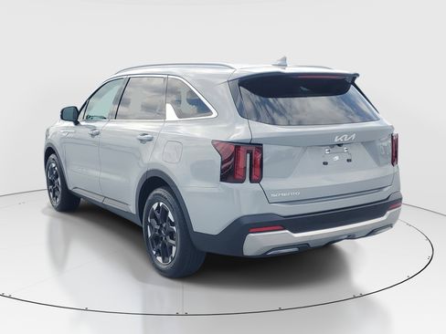 Used 2025 Kia Sorento S FWD image 5