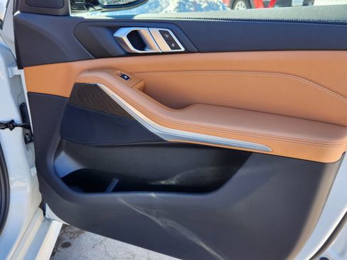 Used 2022 BMW X5 xDrive40i w/ M Sport Package image 15