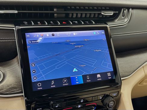 Used 2022 Jeep Grand Cherokee L Limited image 22