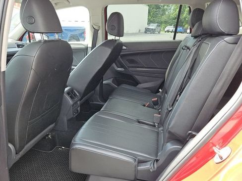 Used 2022 Volkswagen Tiguan SE FWD image 11