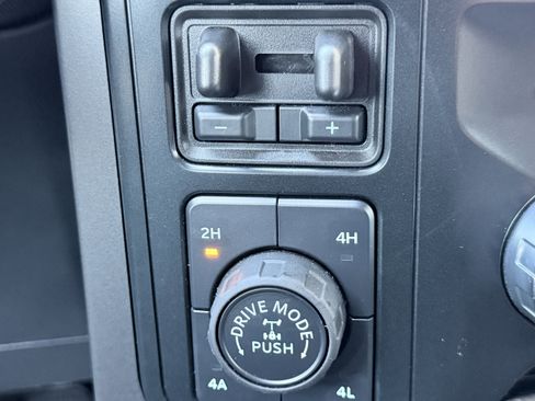 Used 2024 Ford F150 Lariat w/ FX4 Off-Road Package image 35