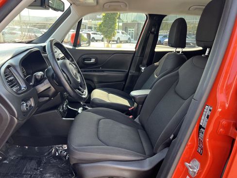 Used 2018 Jeep Renegade Altitude AWD/4WD image 27