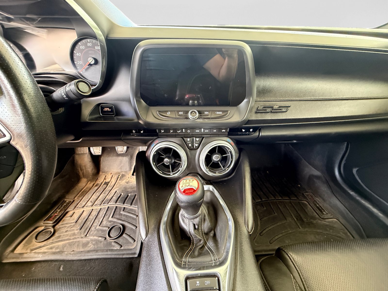 Used 2018 Chevrolet Camaro SS RWD image 12