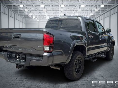Used 2022 Toyota Tacoma SR5 RWD image 5