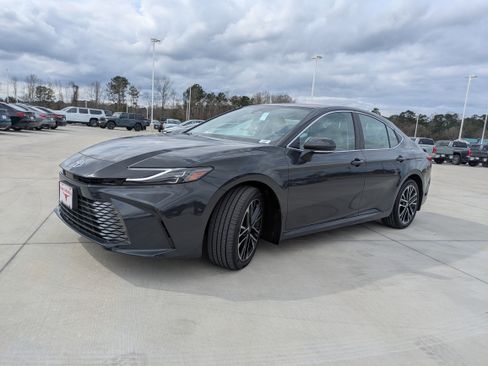 New 2026 Toyota Camry XLE image 3