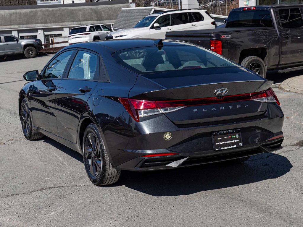 Used 2023 Hyundai Elantra SEL w/ Cargo Package FWD image 6