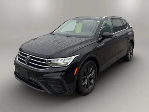 Used 2022 Volkswagen Tiguan SE w/ Panoramic Sunroof Package AWD/4WD image 3