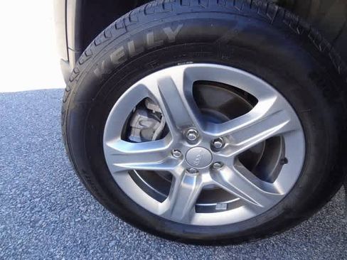 Used 2024 Jeep Compass Latitude image 36