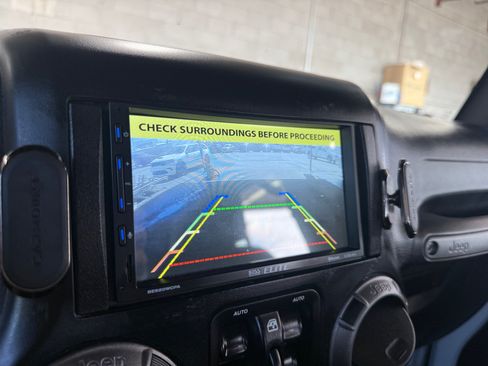 Used 2018 Jeep Wrangler Unlimited Sport S AWD/4WD image 21