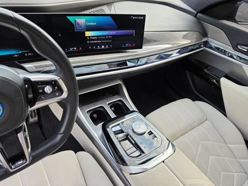 Used 2023 BMW i7 xDrive60 AWD/4WD image 32