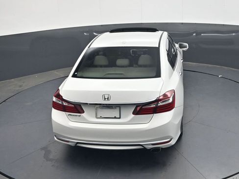 Used 2017 Honda Accord EX image 21