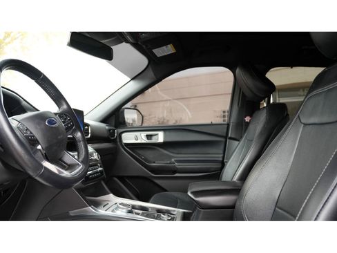 Used 2020 Ford Explorer Limited w/ Class III Trailer Tow Package image 13