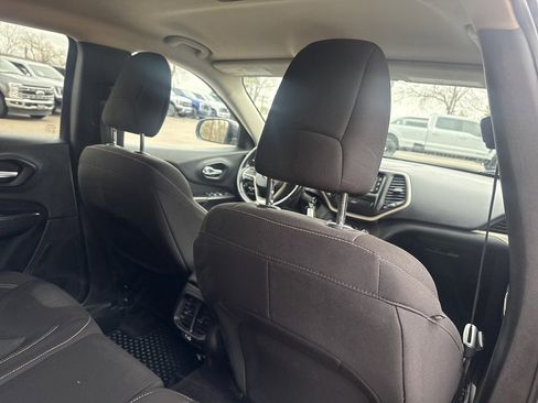 Used 2016 Jeep Cherokee Latitude w/ Cold Weather Group image 22