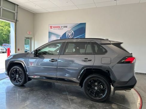 Used 2023 Toyota RAV4 SE AWD/4WD image 4