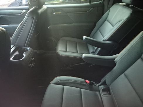 Used 2025 GMC Acadia AT4 w/ Super Cruise Package AWD/4WD image 23
