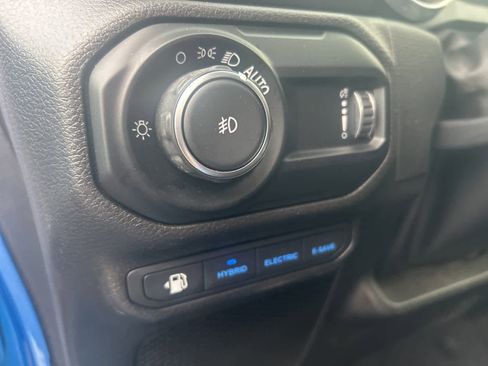 Used 2023 Jeep Wrangler Sahara image 32