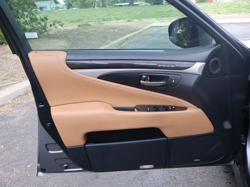 Used 2014 Lexus LS 460 AWD w/ Comfort Package image 23