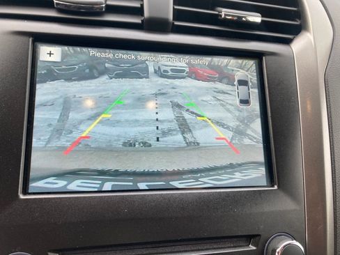 Used 2017 Ford Fusion SE w/ Fusion SE Technology Package image 24