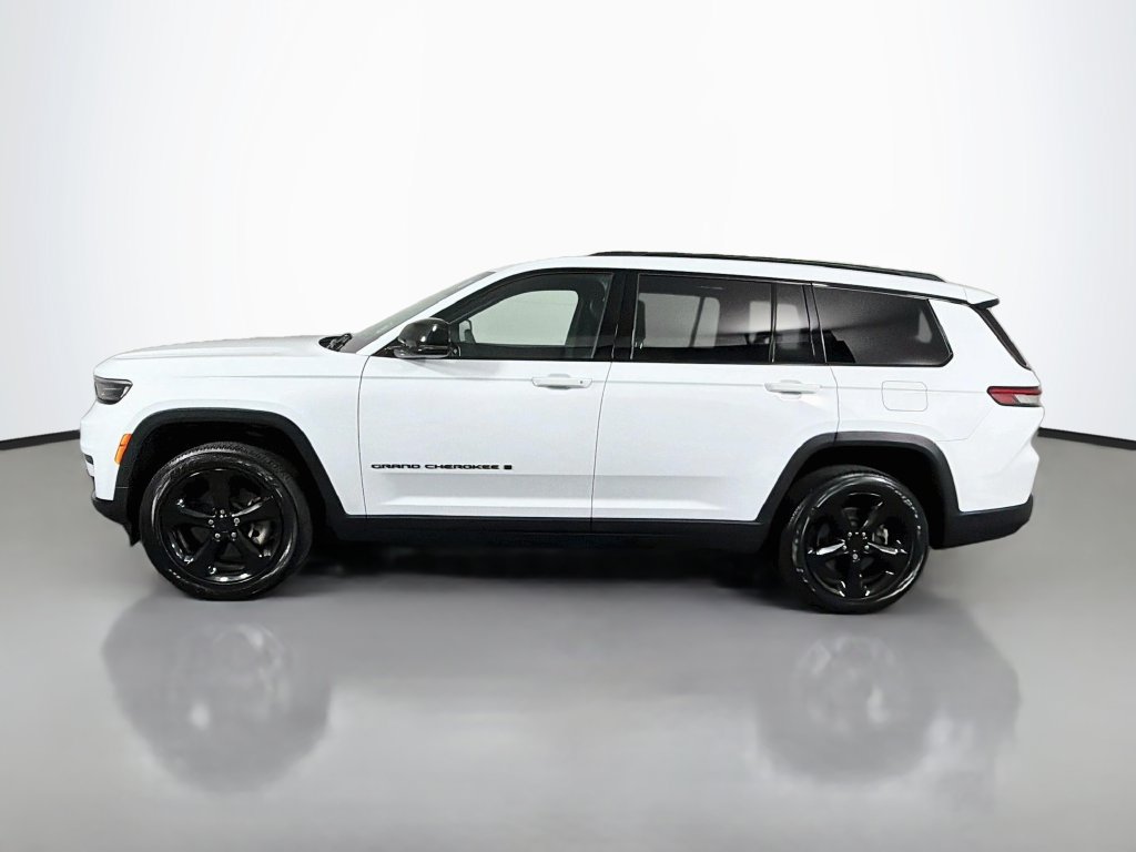 Used 2023 Jeep Grand Cherokee L Altitude AWD/4WD image 4