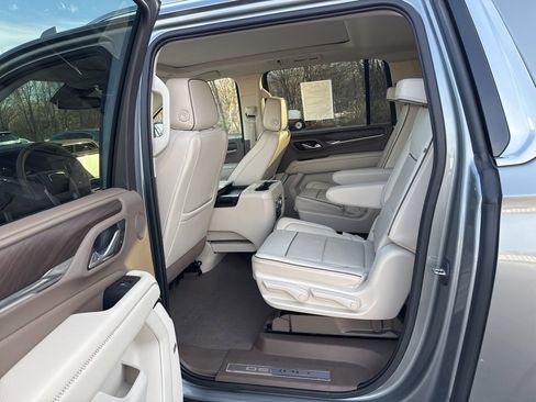 Used 2023 GMC Yukon XL Denali image 17